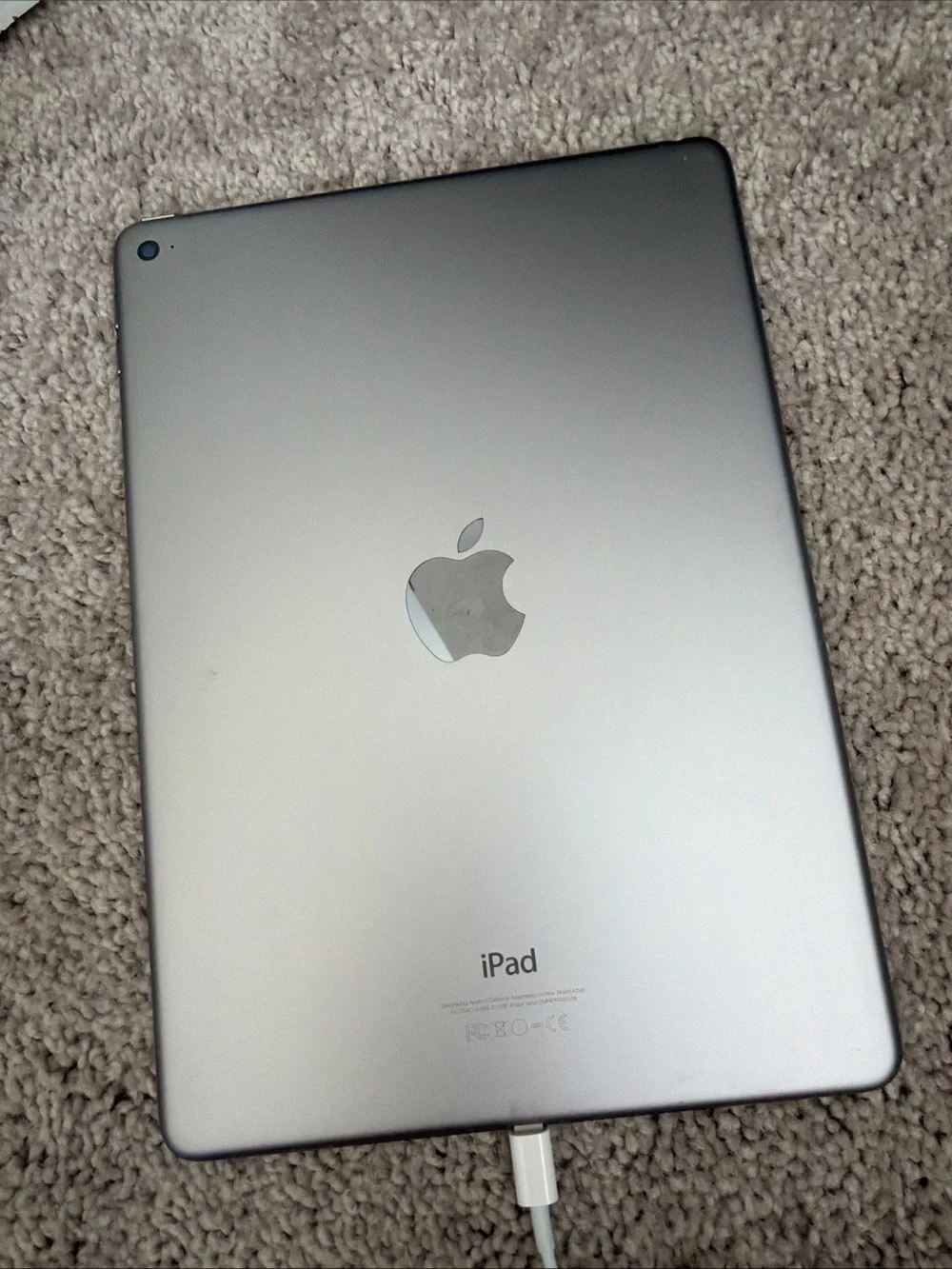 Apple iPad Air A1566 Wi‑Fi tablet - works well but battery drains quickly